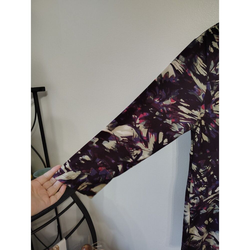 Daisy Fuentes Women's Large Purple Abstract Print Twist Front 3/4 Sleeve Blouse - Picture 4 of 7